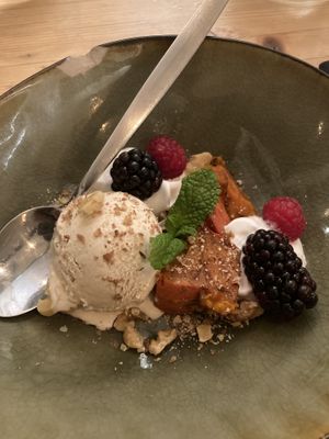 Speculoos ice cream with kabak satlisi
(Turkish sweet pumpkin)  at VanPlanten in Utrecht