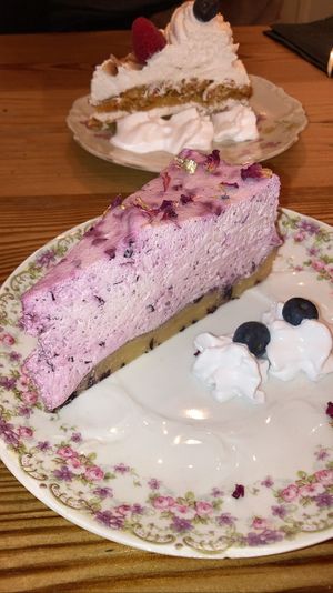 Berry cheesecake and carrot cake #Veganuary at VanPlanten in Utrecht