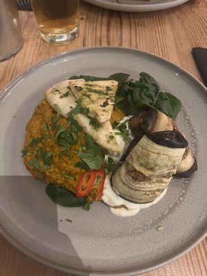 Dahl with eggplant rolls and naann #Veganuary at VanPlanten in Utrecht