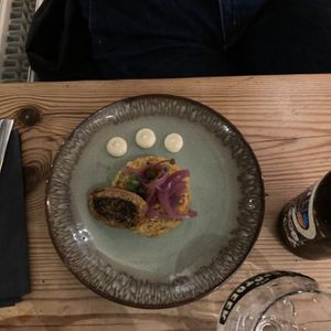 Worteltartaar met truffelmayonaise
Tartaar van geroosterde wortel met truffelmayonaise, kapperappeltjes & een zwarte knoflook crostini  at VanPlanten in Utrecht