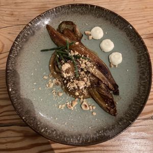 King boleet in miso-sake saus
Koningsoesterzwam met miso-sake saus. zeekraal, gekarameliseerde witlof & hazelnoot  at VanPlanten in Utrecht