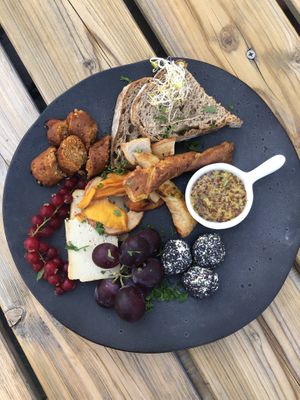 ‘Cheese' platter at VanPlanten in Utrecht
