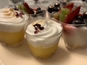 Shots de lemon pie y frutos  at Corazón de Limón  in Rosario