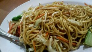 Chow mein  at Wheel of Life in Irvine