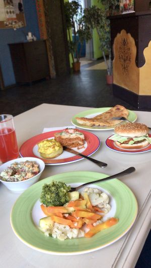 Бургер, лазанья, картофель с тофу-омлетом, овощи на пару, оливье и чебурек за который можно продать  at Lyublyu i Blagodaryu in Yekaterinburg