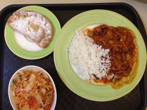 Salat, Rice with Indian Beansauce and a sweet Apple Dessert (around 150P) at Lyublyu i Blagodaryu in Yekaterinburg