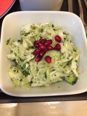 Coleslaw at Lyublyu i Blagodaryu in Yekaterinburg