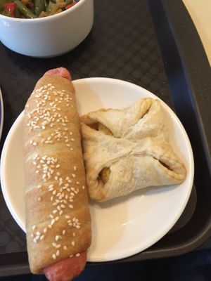 Vegan Hot Dog, spicy pastry at Lyublyu i Blagodaryu in Yekaterinburg