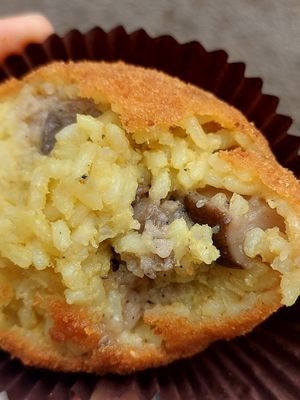 Arancina coi funghi at Sfrigola - Corso Calatafimi in Palermo