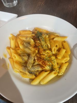 Vegan mac n cheese   at Gluten Free T's Kitchen in Tokyo