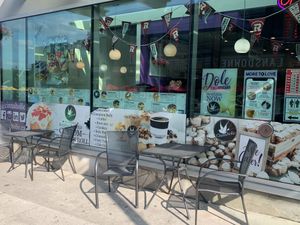 Outdoor Seating at Cinnaholic in Ottawa