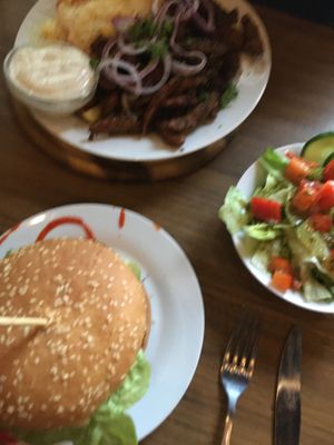 Burger, Gyros und Salat  at Trash Chic in Cologne