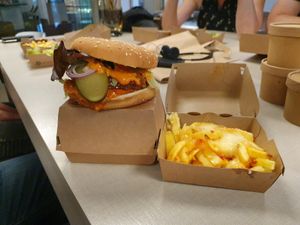 Chili cheese fries with chicken burger at Trash Chic in Cologne