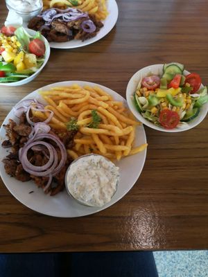 Gyros, mit Tzatziki, Pommes und Beilagensalat at Trash Chic in Cologne