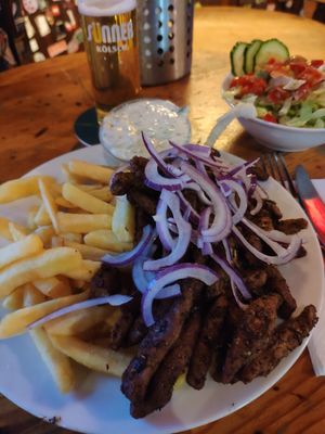 Gyros Teller mit Kölsch at Trash Chic in Cologne