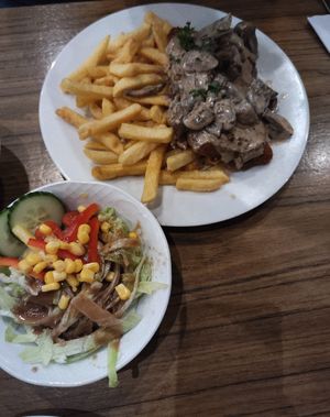 Schnitzel with mushrooms at Trash Chic in Cologne