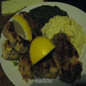 ToFischstäbchen with mash and spinach at Trash Chic in Cologne