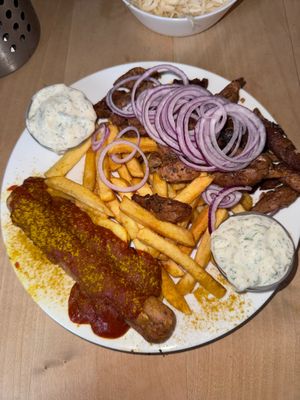 Taxiteller (2x Tzaziki) at Trash Chic in Cologne