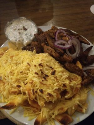 Vegan gyros with vegan Chilli Cheese Fries at Trash Chic in Cologne