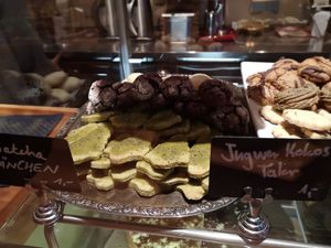 Plätzchen at Tushita in Munich