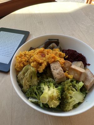 medium bowl  at Tushita in Munich