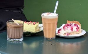 Lemon Cheese Cake and Strawberry Cheese Cake, Houjicha Latte and Roiboos Ceder Chai at Tushita in Munich