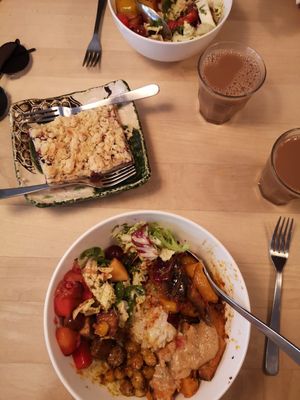 Great bowl! 2 sizes 😉 at Tushita in Munich