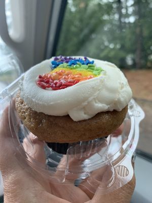 Delicious and beautiful cupcake at 24 Karrots Cafe in Kilgore