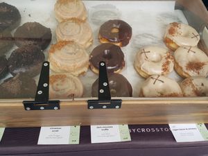 Vegan 🤩 at Crosstown Doughnuts - Kings Cross Market in North London