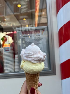 Yuzu with peer at Venezia  in Utrecht