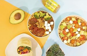 Ensaladas y wraps personalizados. at Salad Planet in Valencia