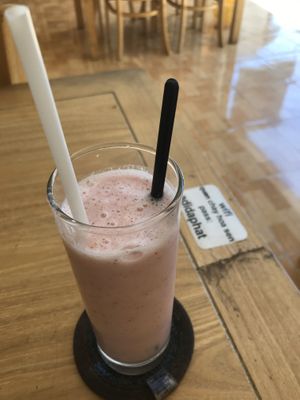 Strawberry smoothie  at Hoa Sen in Phan Thiet