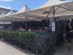 outdoor seating at Zinc Cafe and Market in Laguna Beach