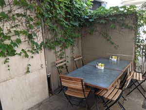 outdoor seating at Zinc Cafe and Market in Laguna Beach