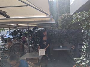 outdoor seating at Zinc Cafe and Market in Laguna Beach