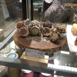 Raw/vegan bombs with certified organic ingredients  at Balifornia in Moscow