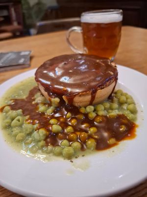 Gobi pie with minty peas and Brass Castle beer 😋 at Head of Steam in Huddersfield