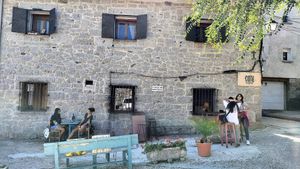 Fachada at Cote Cafe in Zarzalejo