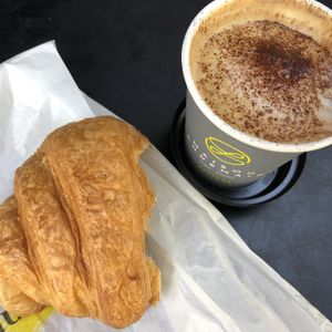 Croissant classique & soya cappuccino   at Maison Landemaine - Rue du Temple in Paris