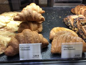 « Vegan » signage is verry little (do you see it ?)  at Maison Landemaine - Rue du Temple in Paris