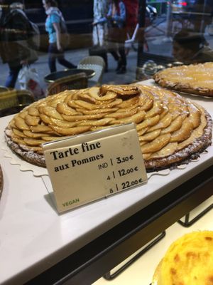 Applepie to share at Maison Landemaine - Rue du Temple in Paris