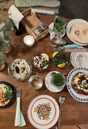 Veganes Mezze für 2 Personen  at Mr and Mrs Humus in Bonn