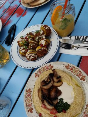 Falafel at Mr and Mrs Humus in Bonn