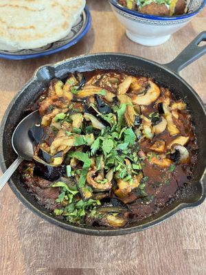 Veganes Shakshuka  at Mr and Mrs Humus in Bonn
