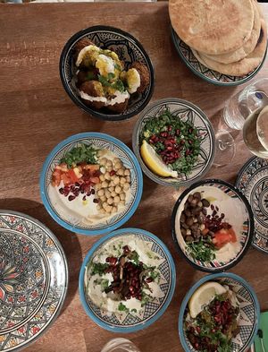 Mezze for 2 vegan !  #Veganuary at Mr and Mrs Humus in Bonn