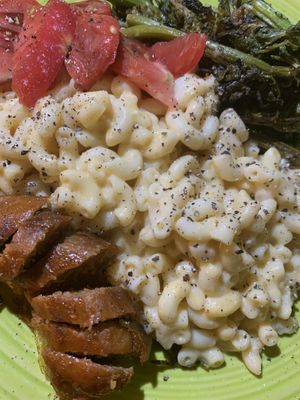 Mac n cheese, beyond sausage and broccoli with heirloom tomatoes at Veggie Thumper - Food Truck in Des Moines