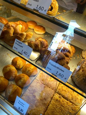Laugen Croissant und Franzbrötchen sind vegan 🌱   at Lutzes Backstube in Gottingen