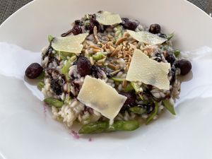 Asparagus and radicchio risotto - vegan  at U&Co. in Faro