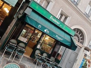 Facade at Le Daily Syrien Veggie in Paris