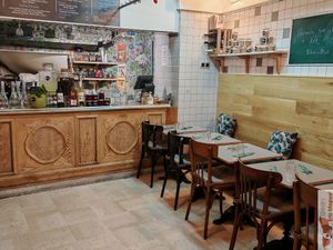 Inside 24 places at Le Daily Syrien Veggie in Paris